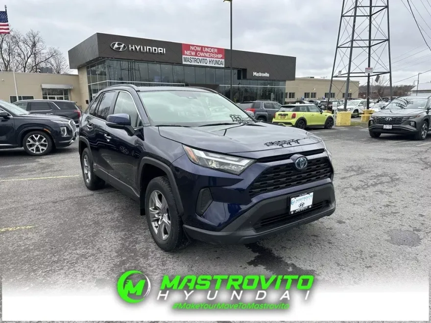 2022 Toyota RAV4 Hybrid XLE photo 1