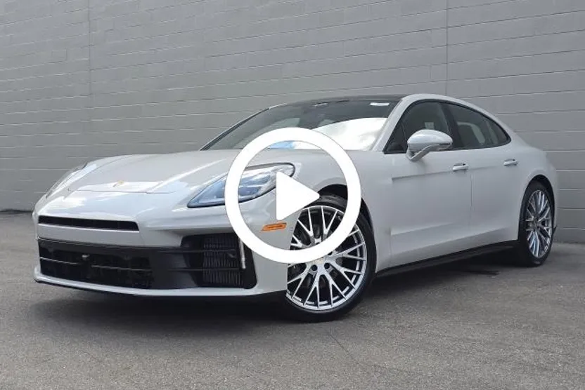2025 Porsche Panamera 4 photo 1