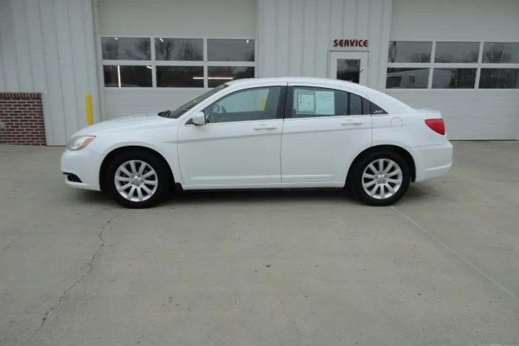 2012 Chrysler 200 Touring photo 1