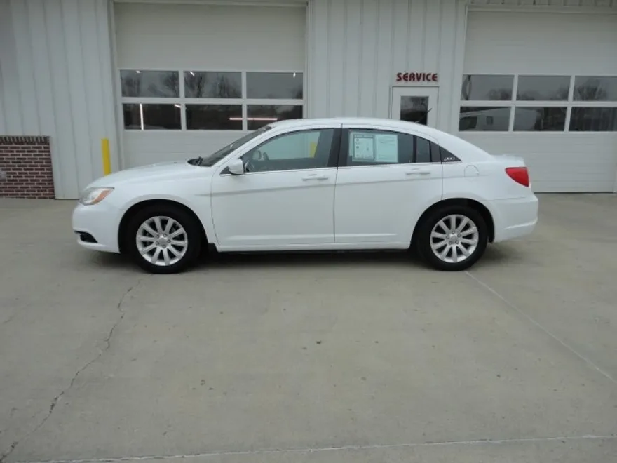 2012 Chrysler 200 Touring photo 1