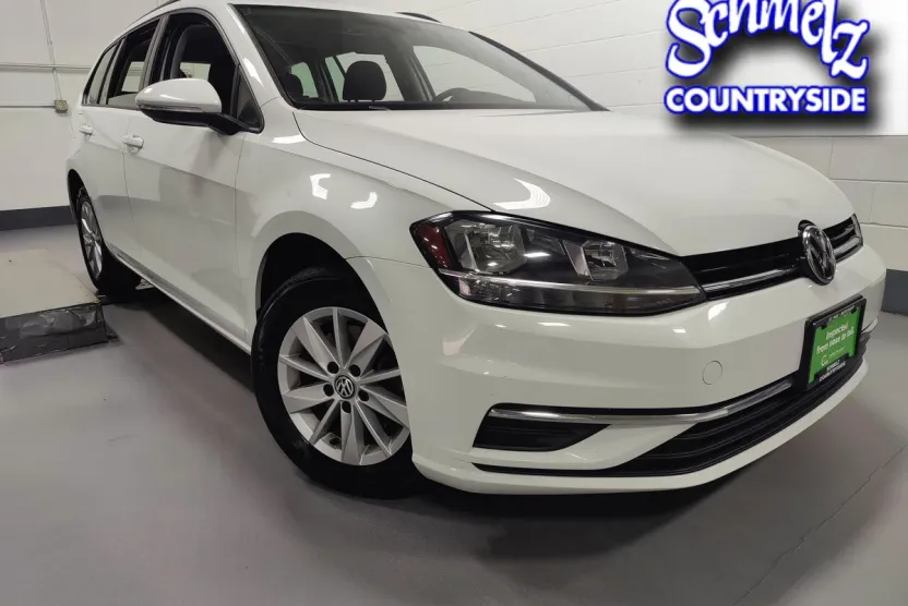 2018 Volkswagen Golf SportWagen S photo 1