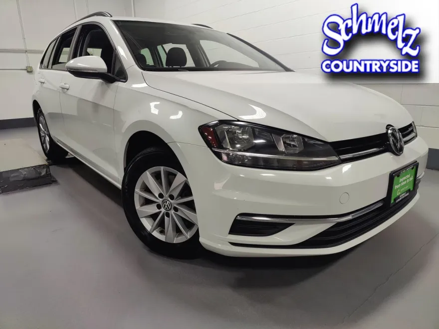 2018 Volkswagen Golf SportWagen S photo 1