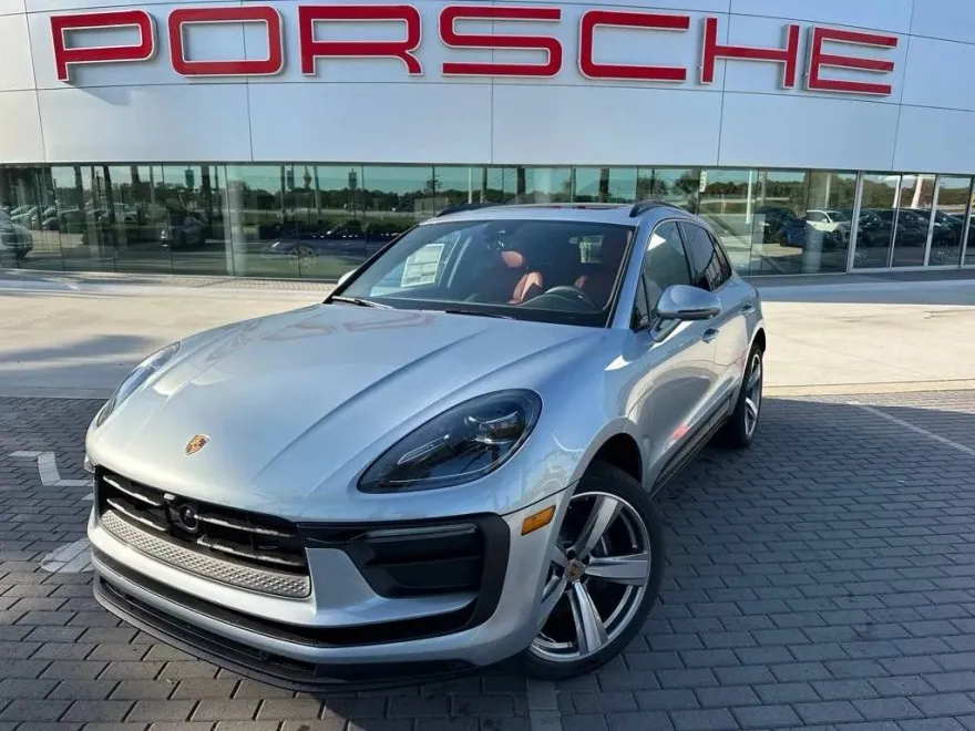 2025 Porsche Macan T photo 1
