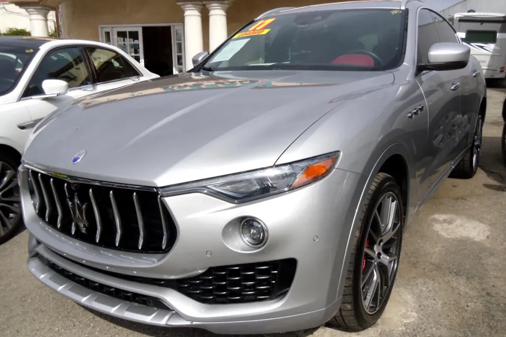 2017 Maserati Levante S photo 1