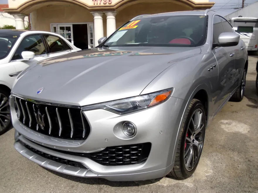 2017 Maserati Levante S photo 1