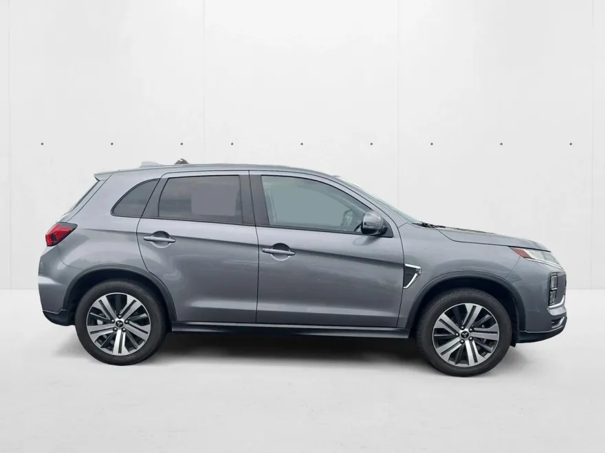 2021 Mitsubishi Outlander SE photo 1