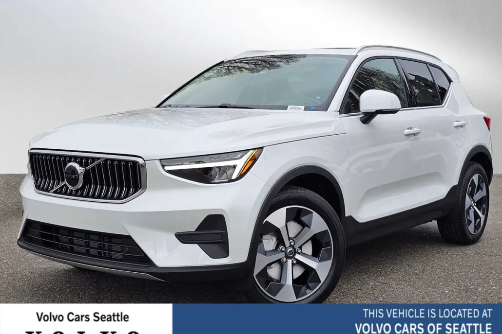 2025 Volvo XC40 Core photo 1