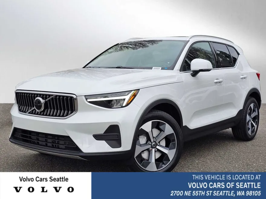 2025 Volvo XC40 Core photo 1