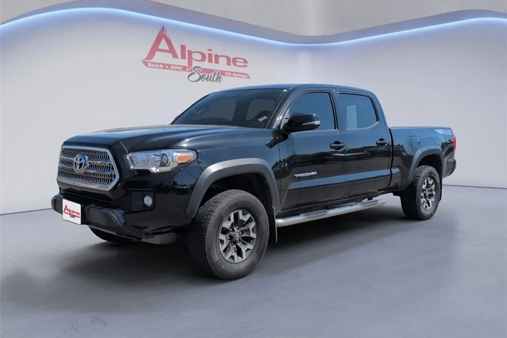2017 Toyota Tacoma SR5 photo 1