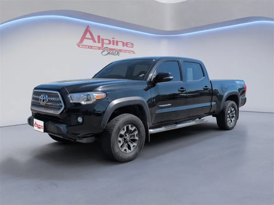 2017 Toyota Tacoma SR5 photo 1