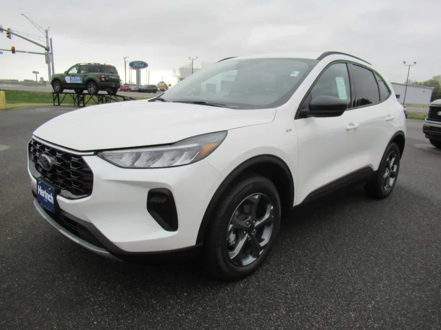 2025 Ford Escape ST-Line photo 1