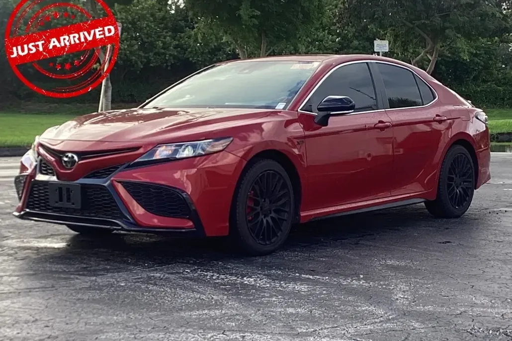 2022 Toyota Camry SE photo 1