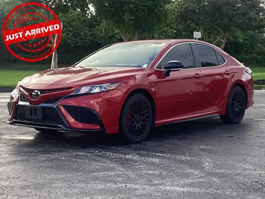 2022 Toyota Camry SE photo 1