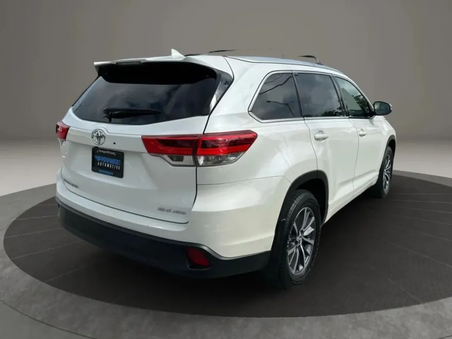 2017 Toyota Highlander SE XLE photo 1