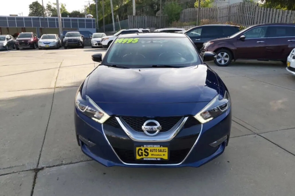 2017 Nissan Maxima SV photo 1
