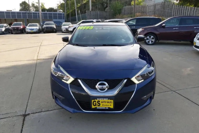 2017 Nissan Maxima SV photo 1
