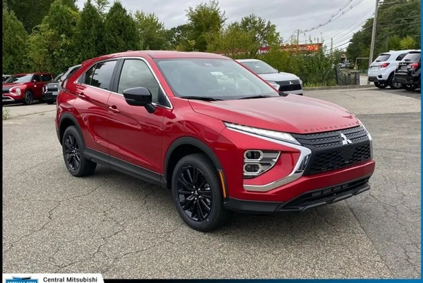2024 Mitsubishi Eclipse Cross LE photo 1