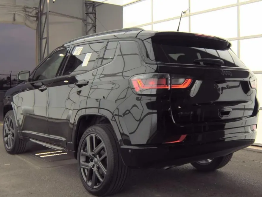 2024 Jeep Compass Limited photo 1