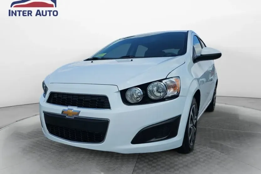 2016 Chevrolet Sonic LS photo 1