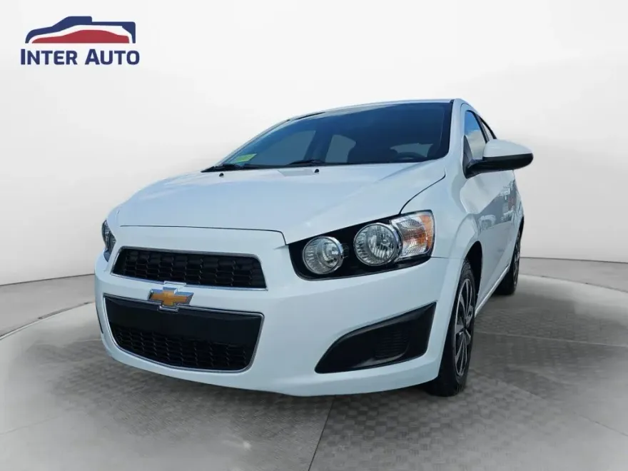 2016 Chevrolet Sonic LS photo 1