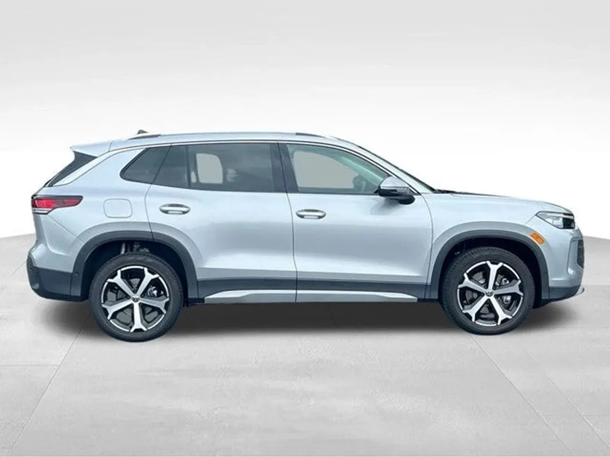 2025 Volkswagen Tiguan SE photo 1