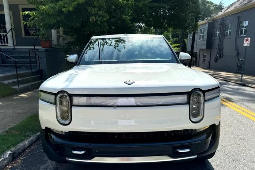 2022 Rivian R1T Launch Edition photo 1