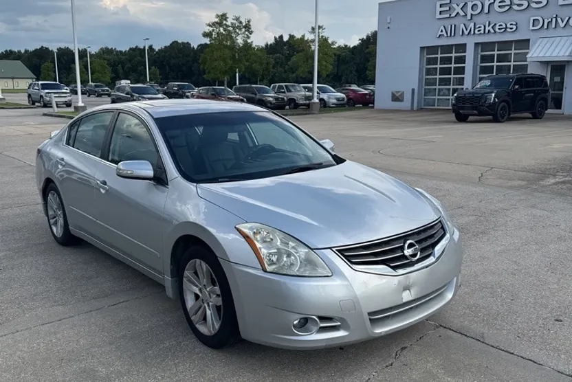 2012 Nissan Altima 3.5 SR photo 1