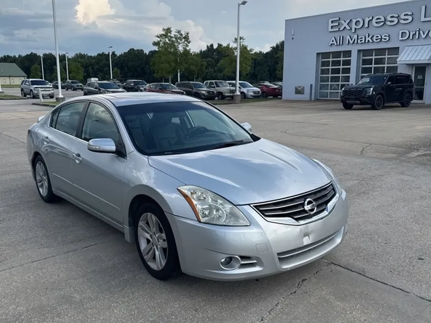 2012 Nissan Altima 3.5 SR photo 1