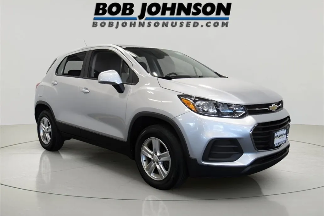 2022 Chevrolet Trax LS photo 1
