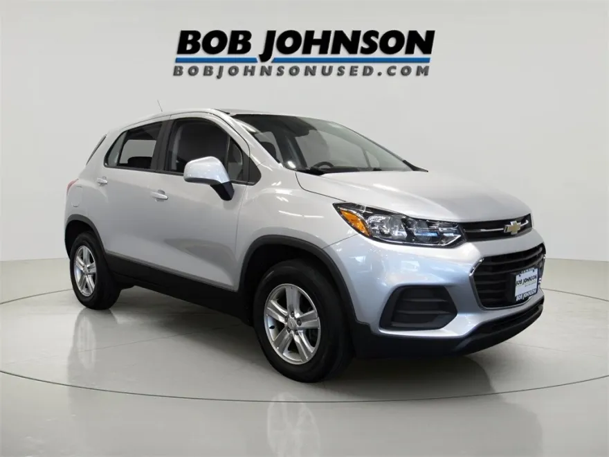 2022 Chevrolet Trax LS photo 1