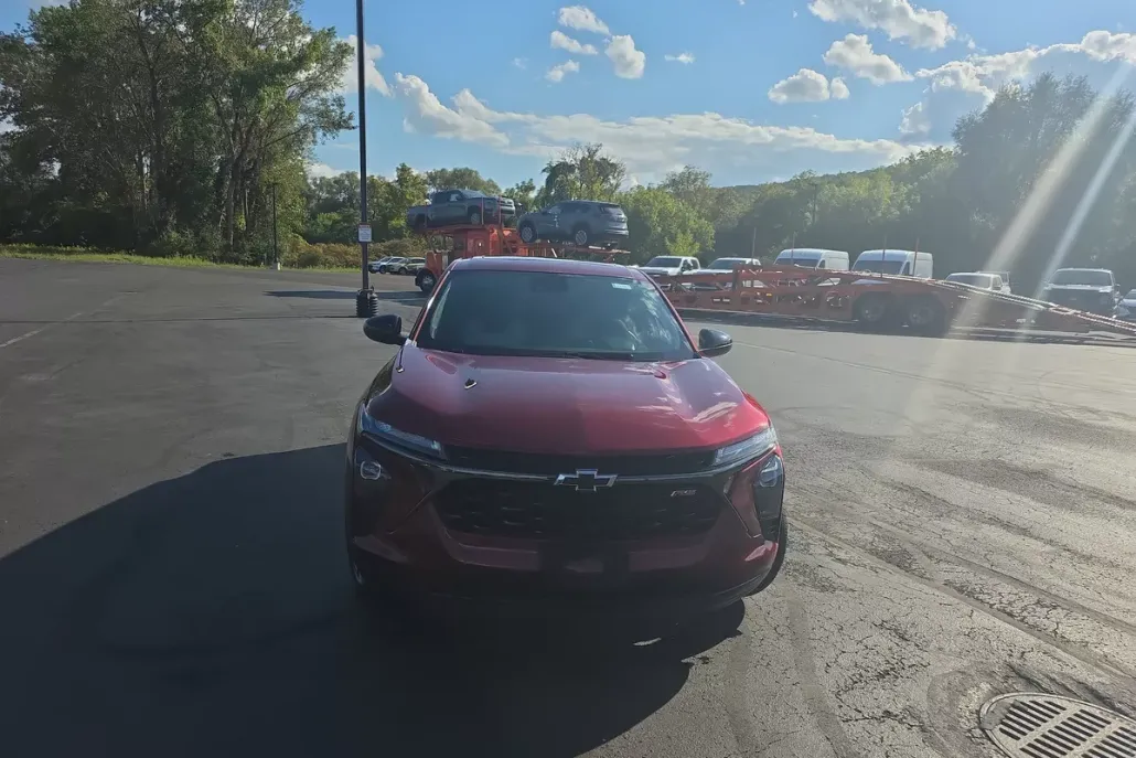 2024 Chevrolet Trax photo 1
