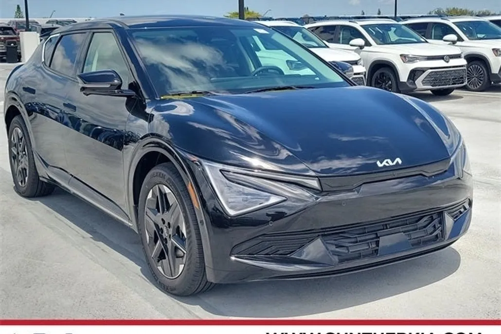 2025 Kia EV6 Wind photo 1