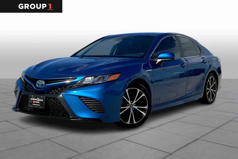 2020 Toyota Camry Hybrid SE photo 1