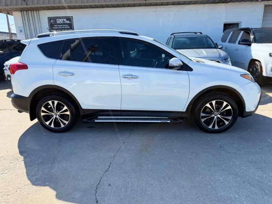 2015 Toyota RAV4 Limited photo 1