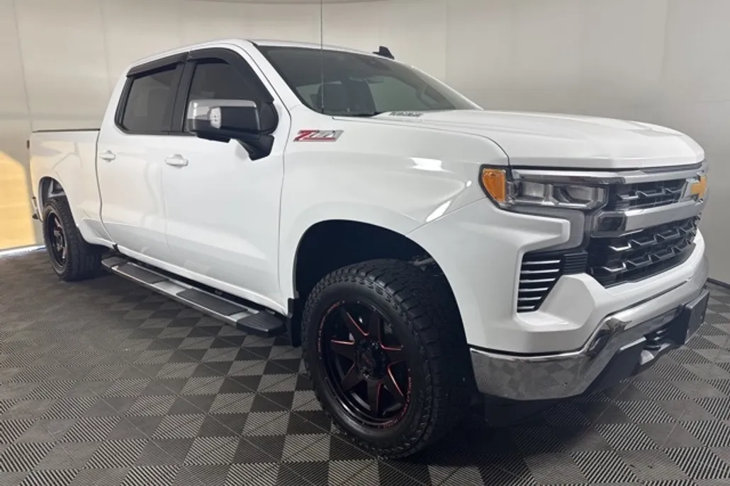 2022 Chevrolet Silverado 1500 LT photo 1