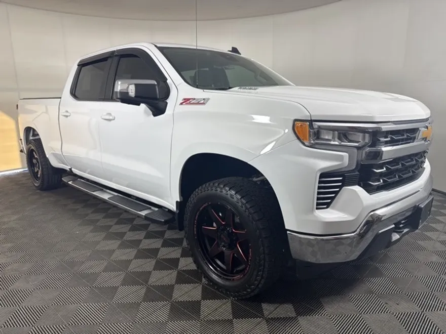 2022 Chevrolet Silverado 1500 LT photo 1