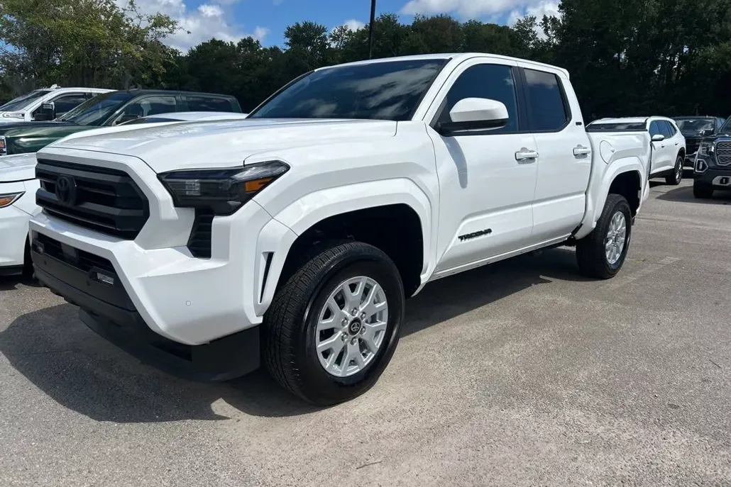 2024 Toyota Tacoma SR5 4x4 photo 1
