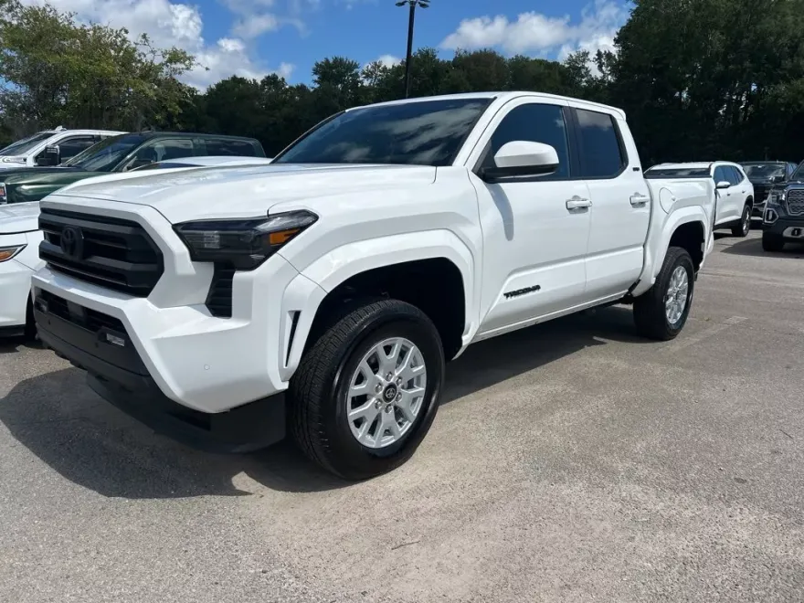 2024 Toyota Tacoma SR5 4x4 photo 1