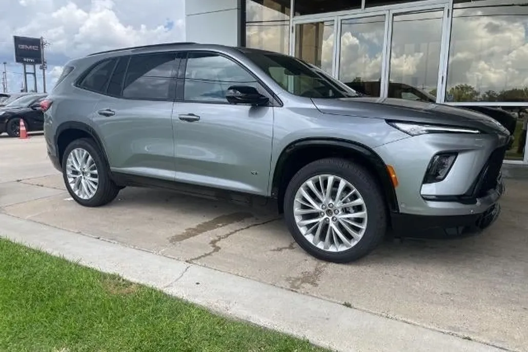 2025 Buick Enclave Sport Touring photo 1