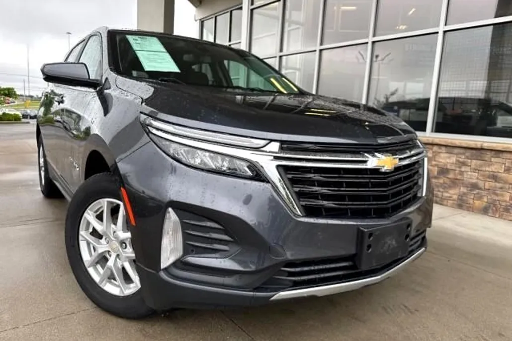 2023 Chevrolet Equinox LT photo 1