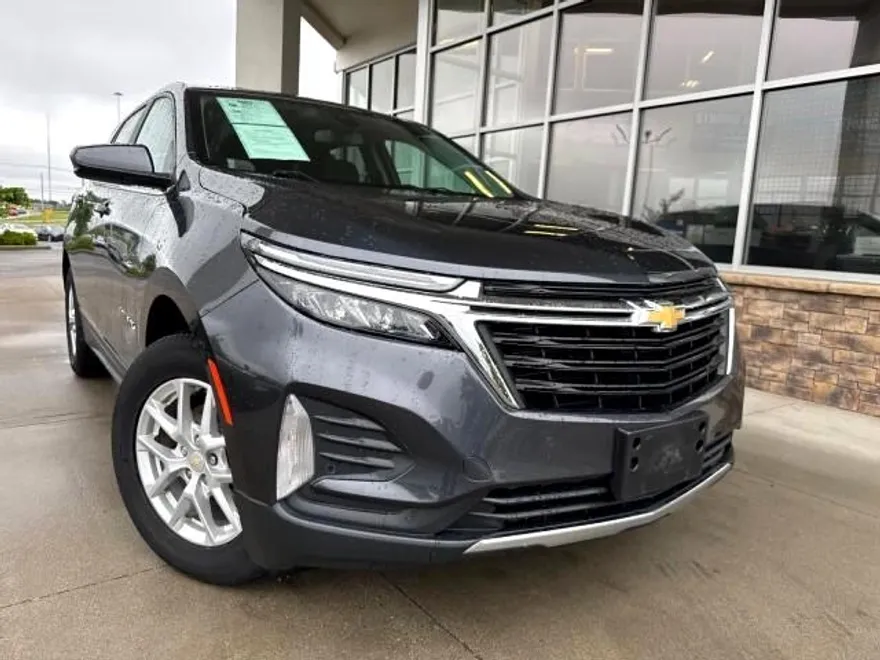 2023 Chevrolet Equinox LT photo 1