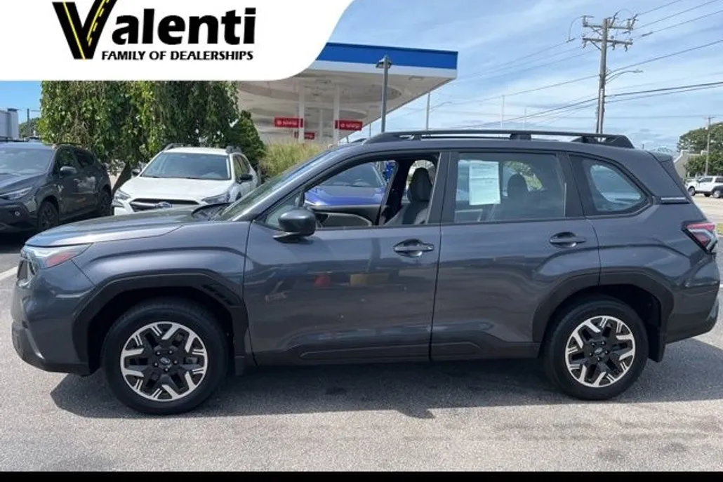 2025 Subaru Forester Base photo 1
