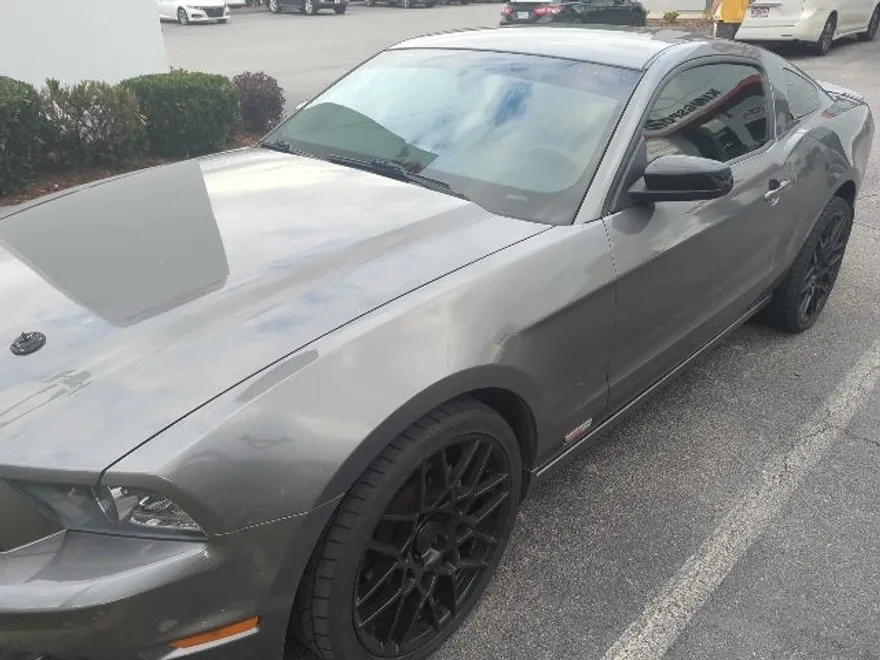 2014 Ford Mustang V6 Premium photo 1