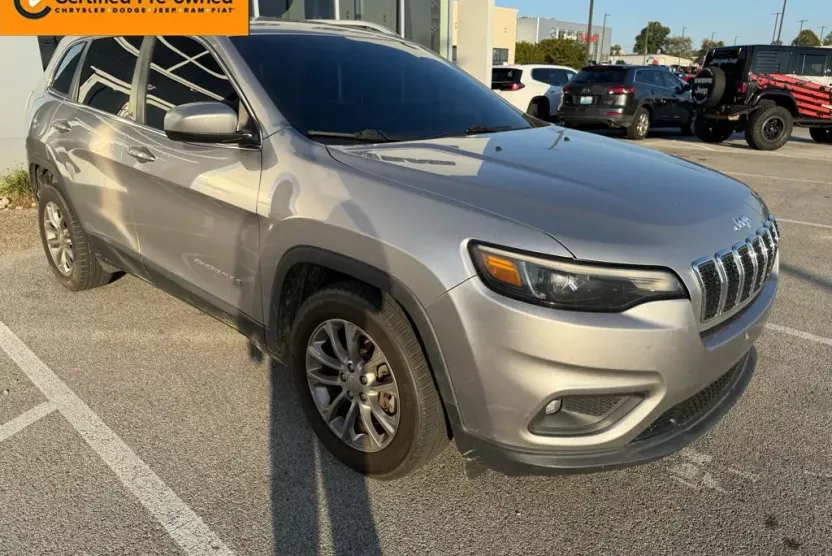 2019 Jeep Cherokee Latitude photo 1