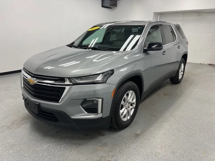 2023 Chevrolet Traverse LS photo 1