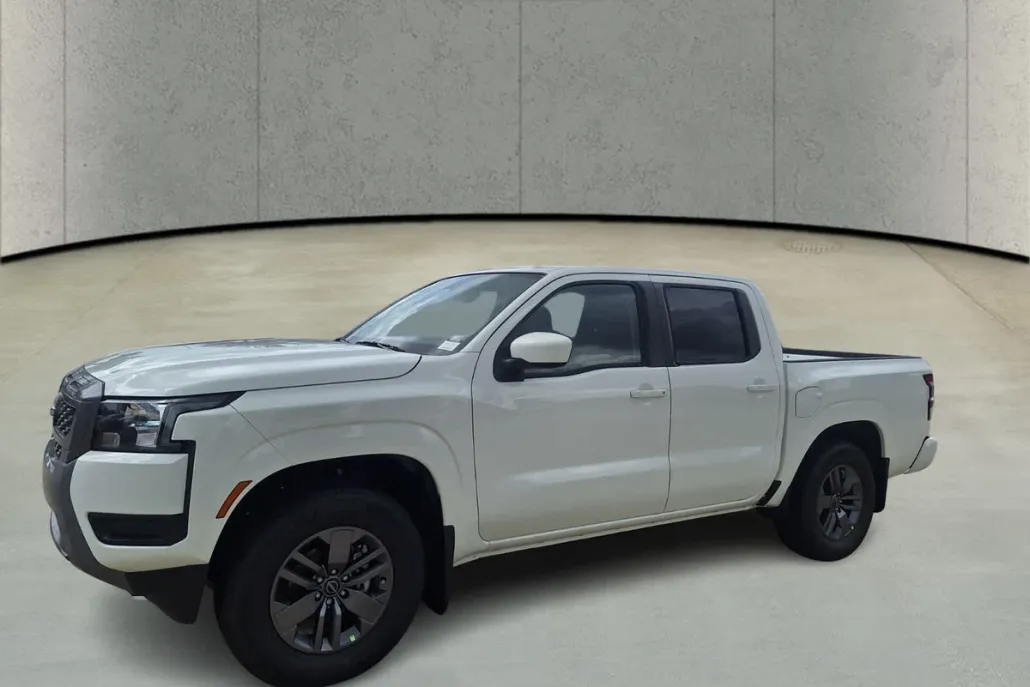 2025 Nissan Frontier Crew Cab SV photo 1