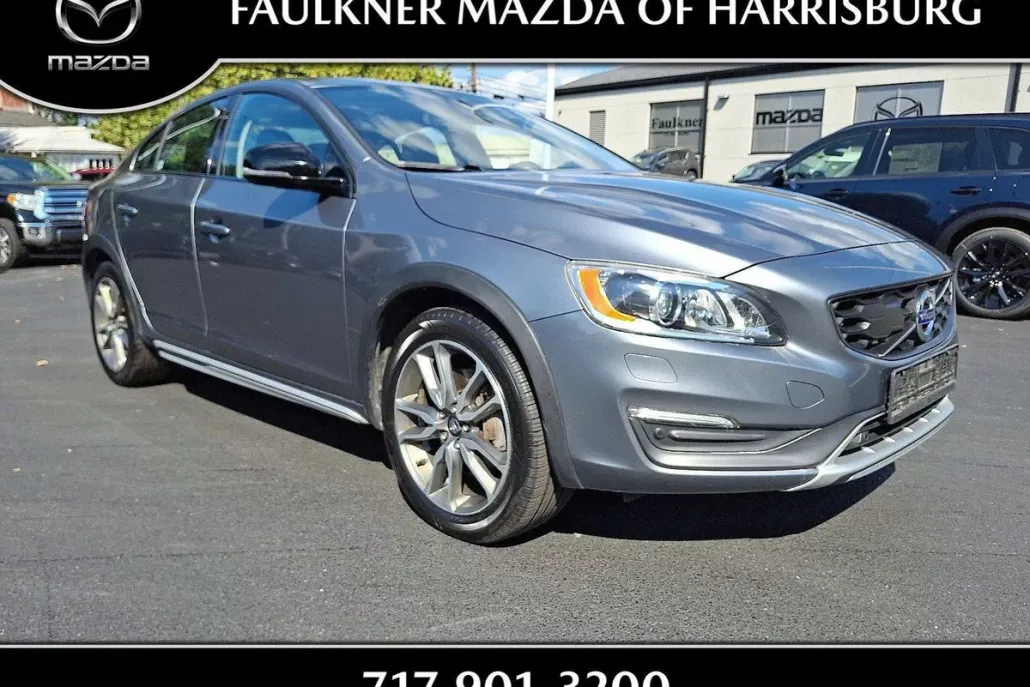 2016 Volvo S60 Cross Country T5 Platinum photo 1