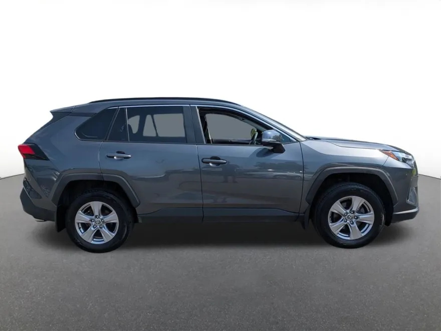 2022 Toyota RAV4 XLE photo 1