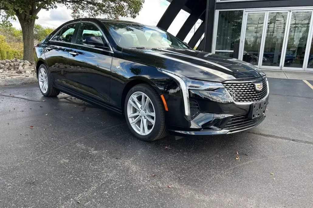 2024 Cadillac CT4 Luxury photo 1