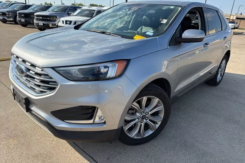 2022 Ford Edge Titanium photo 1